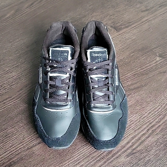 Reebok - Picture 1 of 5